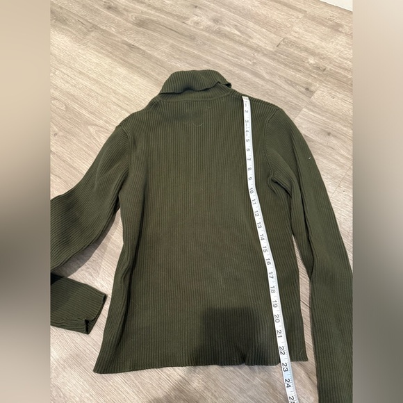 Olive green turtle neck sweater - Picture 2 of 4